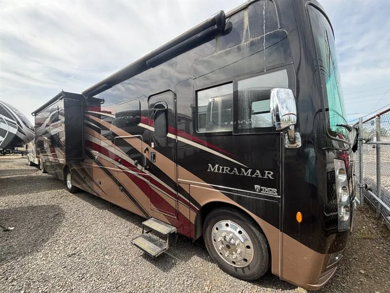 2020 Thor Motor Coach Miramar 37.1 dealer photo 1 from Puyallup RV