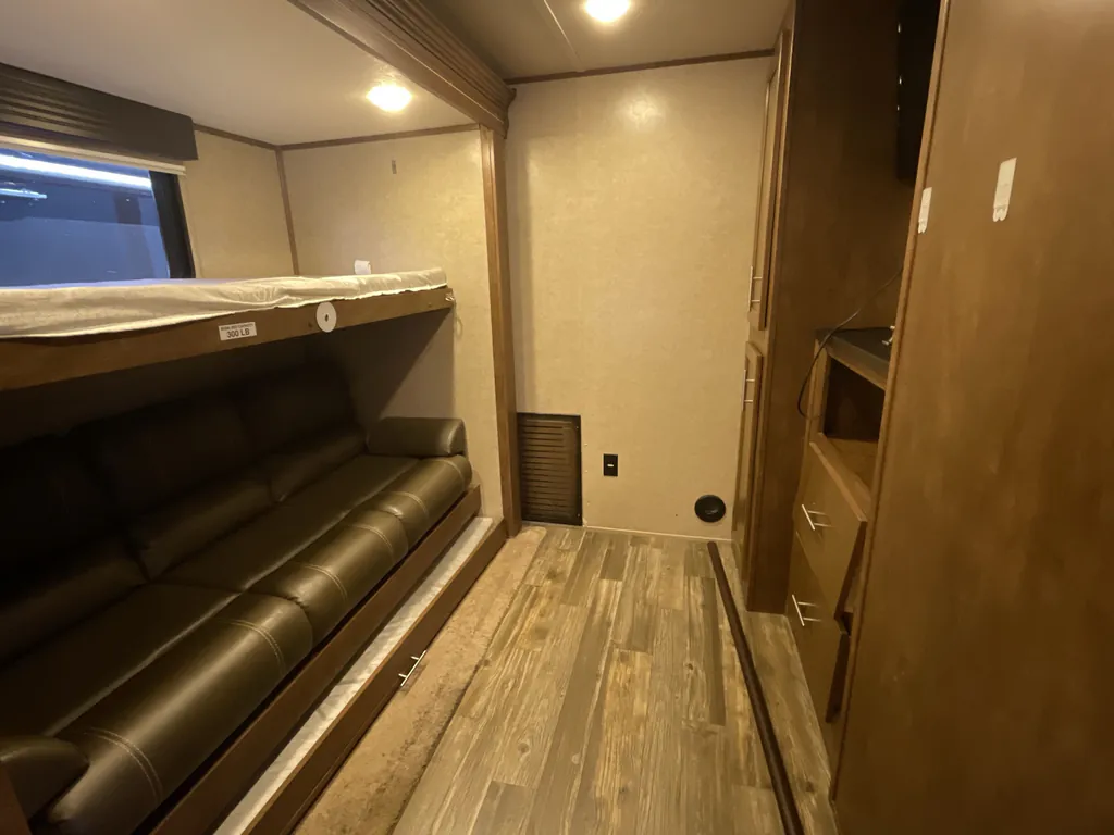 2017 Forest River Sabre 36BHQ, Photos photo 31