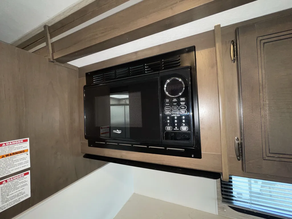 2022 Thor Motor Coach Freedom Traveler A32, Photos photo 10