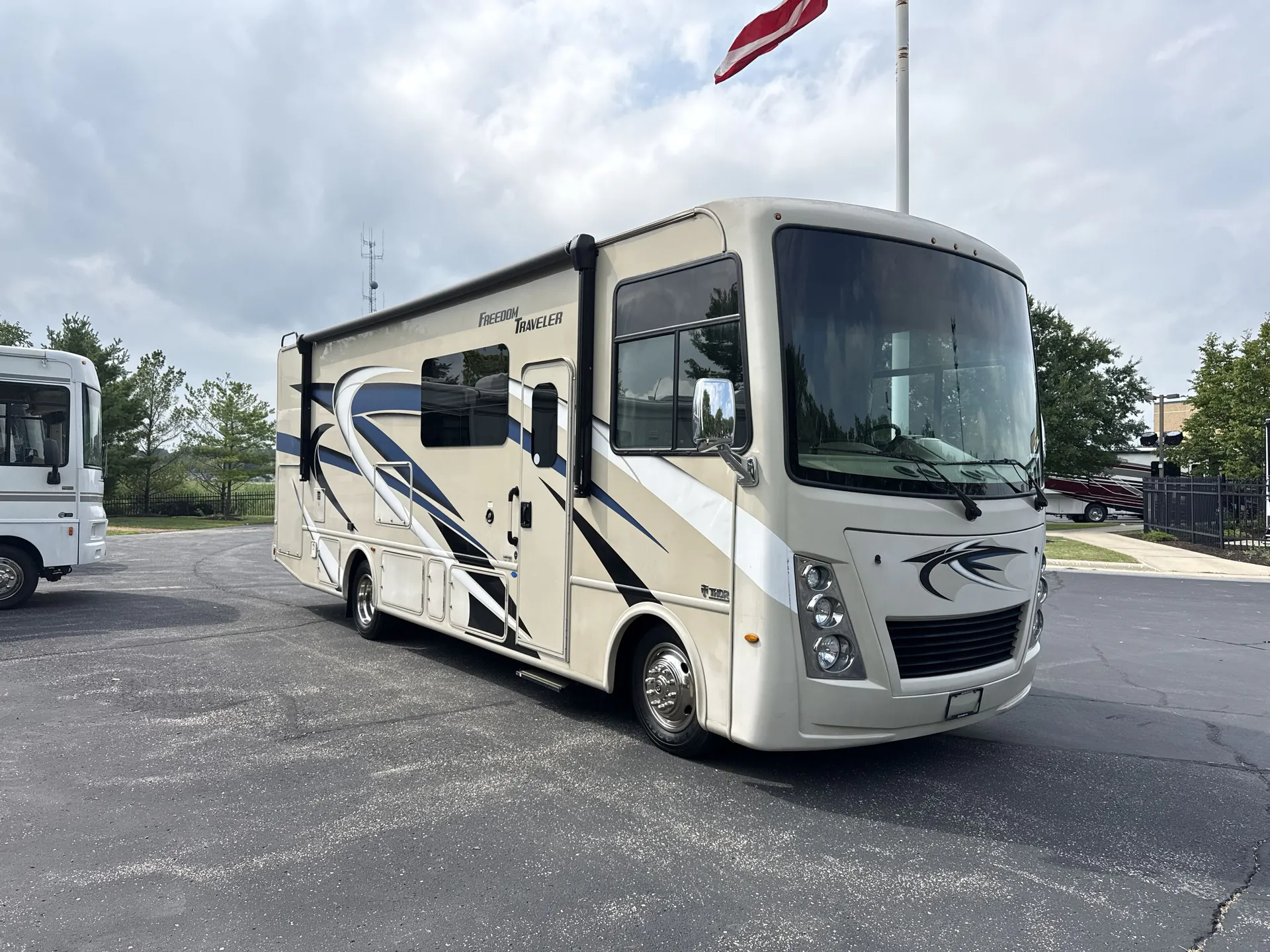 2022 Thor Motor Coach Freedom Traveler A29 - Photo 2