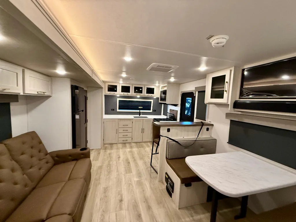 2026 Forest River Grand Surveyor 275FKBS — Photo 5