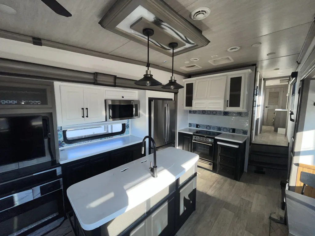 2022 Keystone Montana 3231CK, Photos photo 3