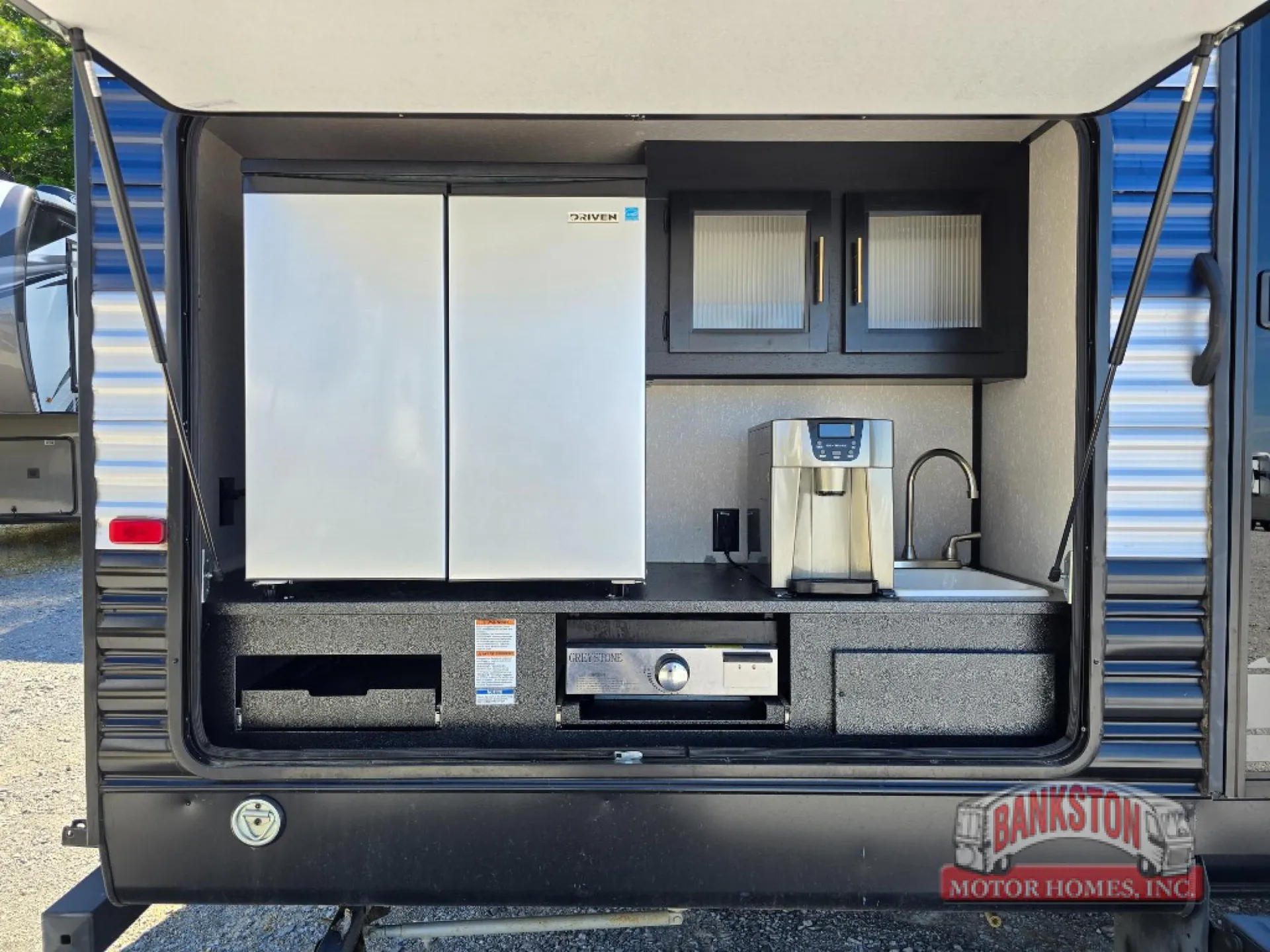 2022 Forest River Cherokee 324TS - Photo 4