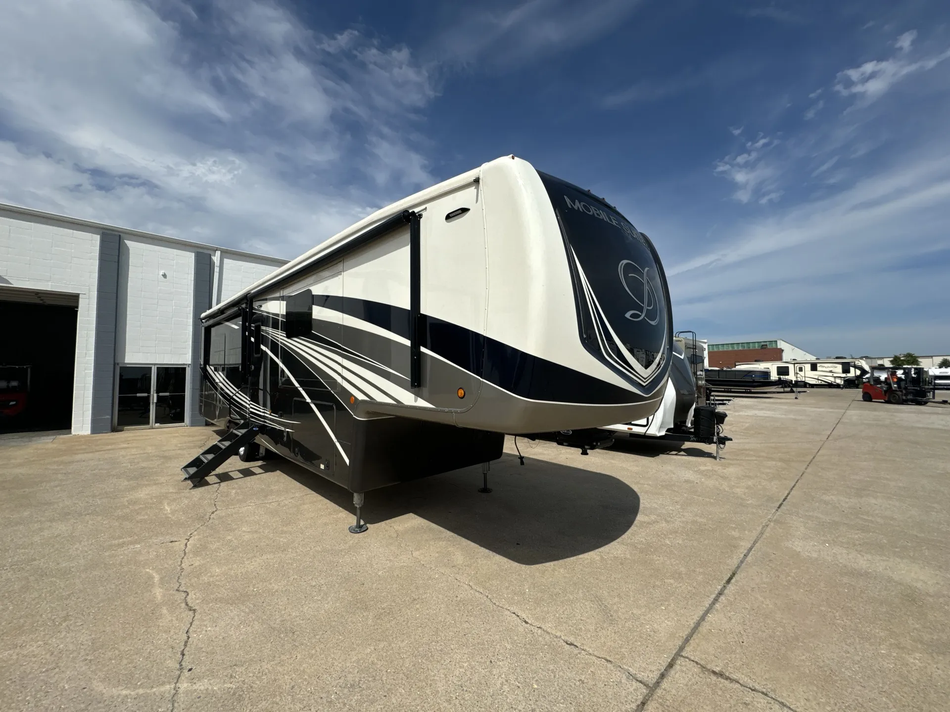 2021 DRV Mobile Suites 41RKDB - Photo 2
