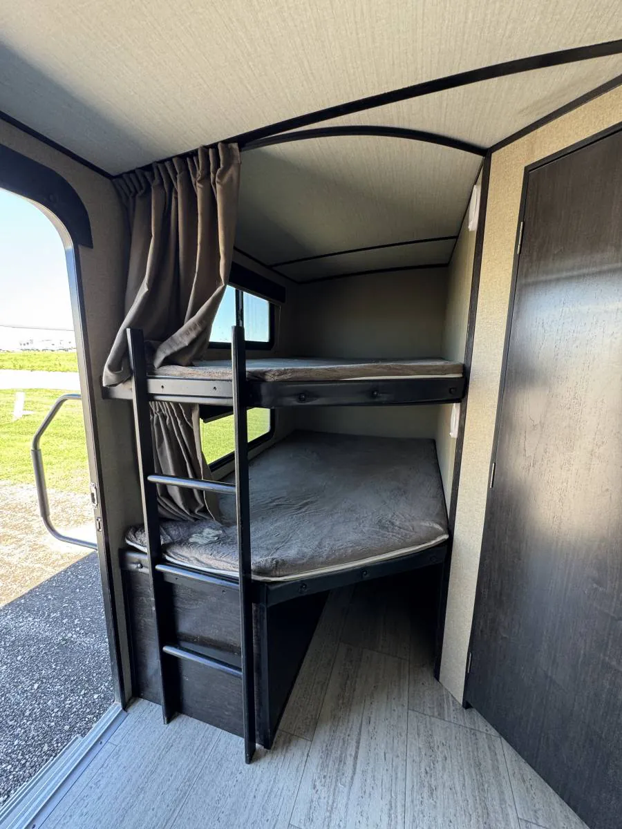 2019 Grand Design Imagine 2800BH, Photos photo 14