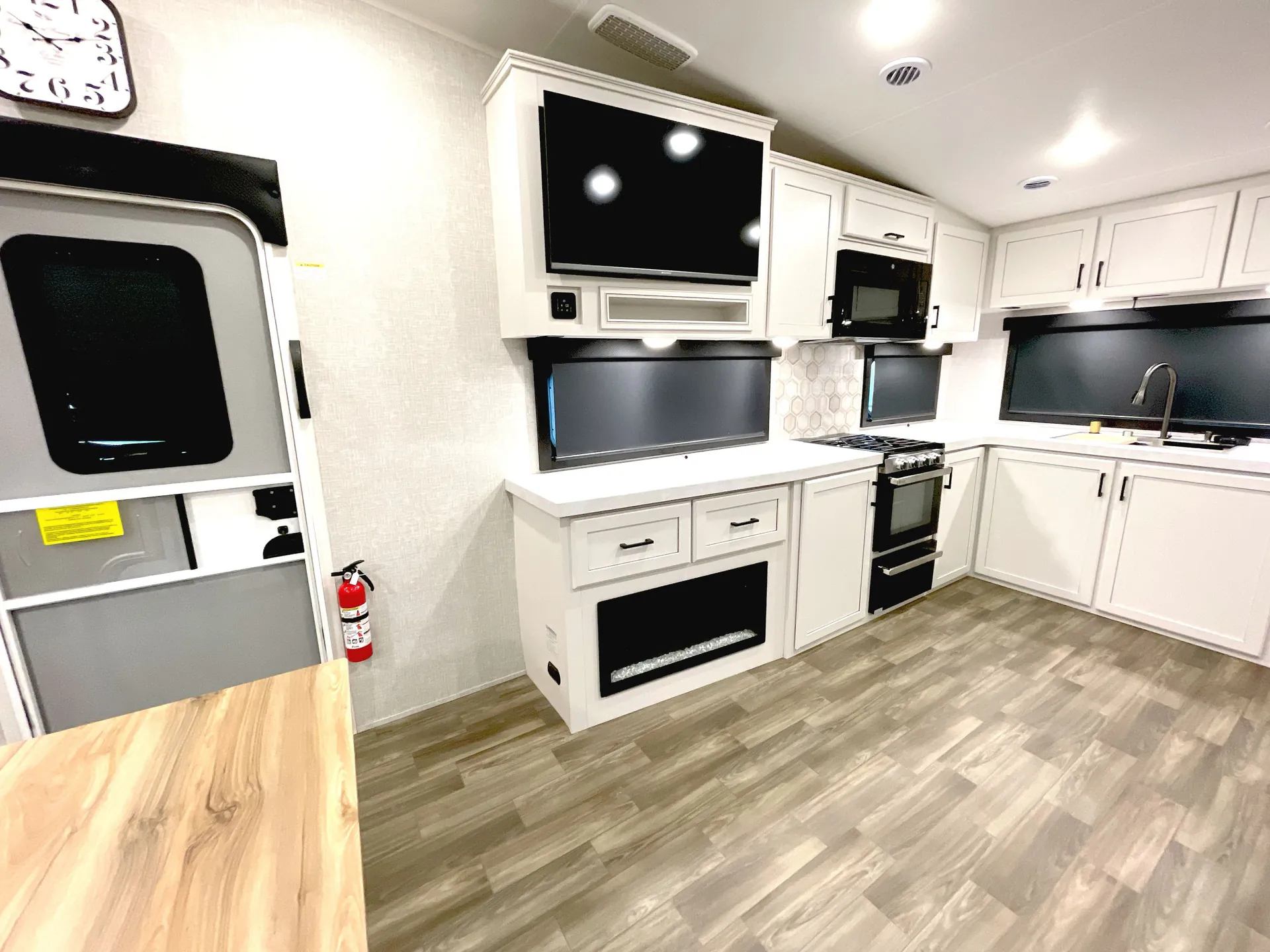 2025 Jayco Eagle HT 27MLC — living area main