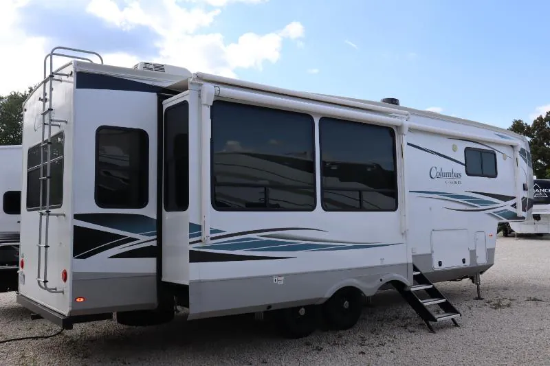 2022 Palomino Columbus 299RL dealer photo 4 from Kunes RV