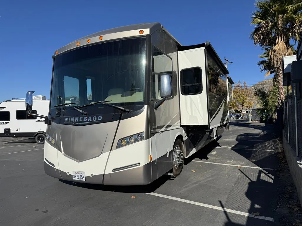 2015 Winnebago Journey 36M - Photo 3