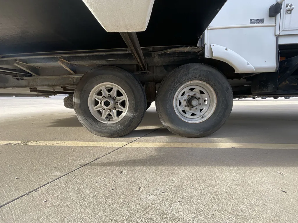 2013 Keystone Montana 3100RL, Photos photo 3