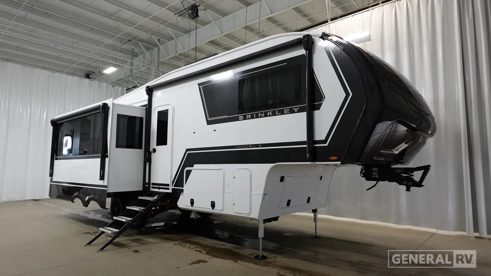 2027 Brinkley Model Z 2900 - Photo 2