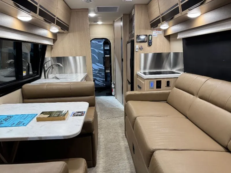 2025 Chinook RV Summit SS, Photos photo 9