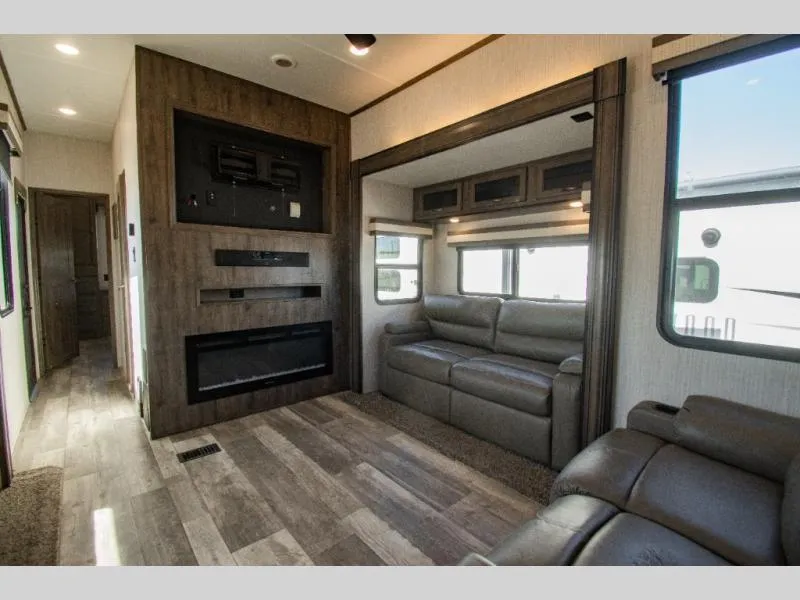 2021 Forest River Sandpiper 38FKOK - Photo 4