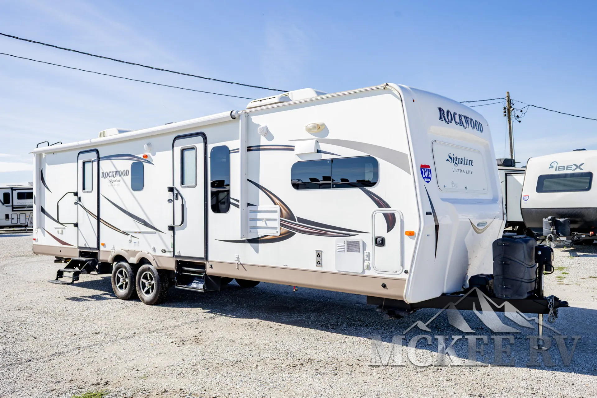 2016 Forest River Rockwood Signature Ultra Lite 8315BSS - Photo 2