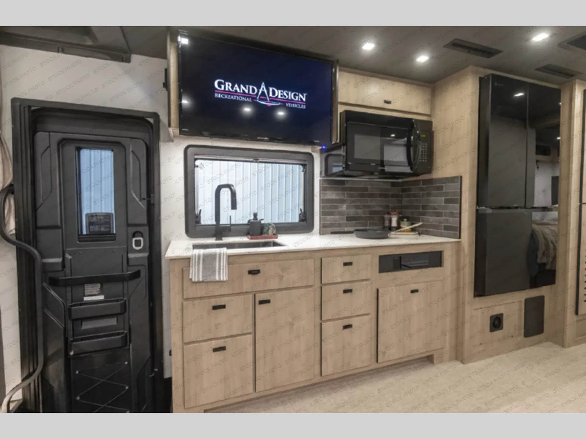 2027 Grand Design Lineage Series F 29AN - Photo 3