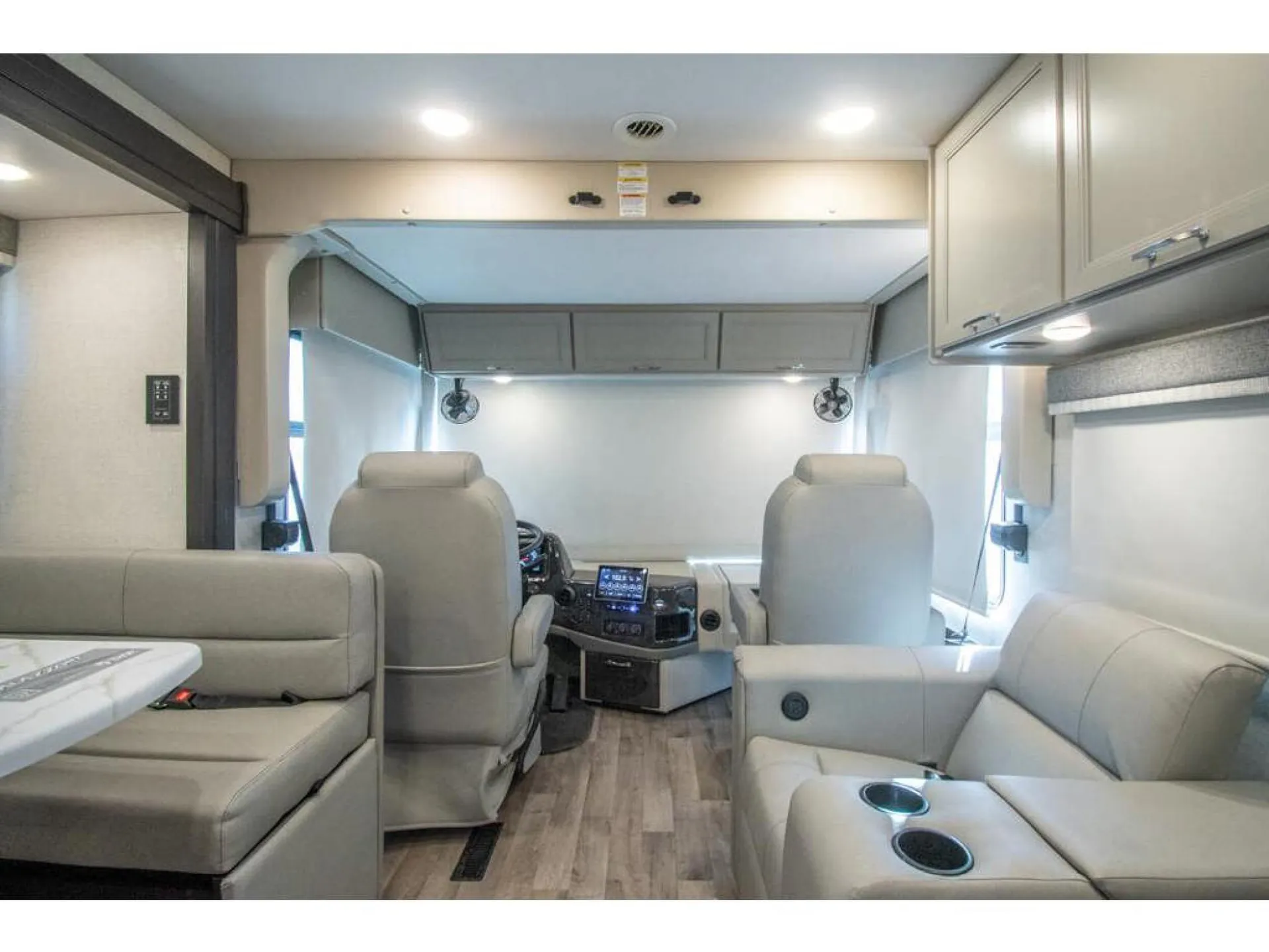 2026 Thor Motor Coach Palazzo GT 33.5 - Photo 4