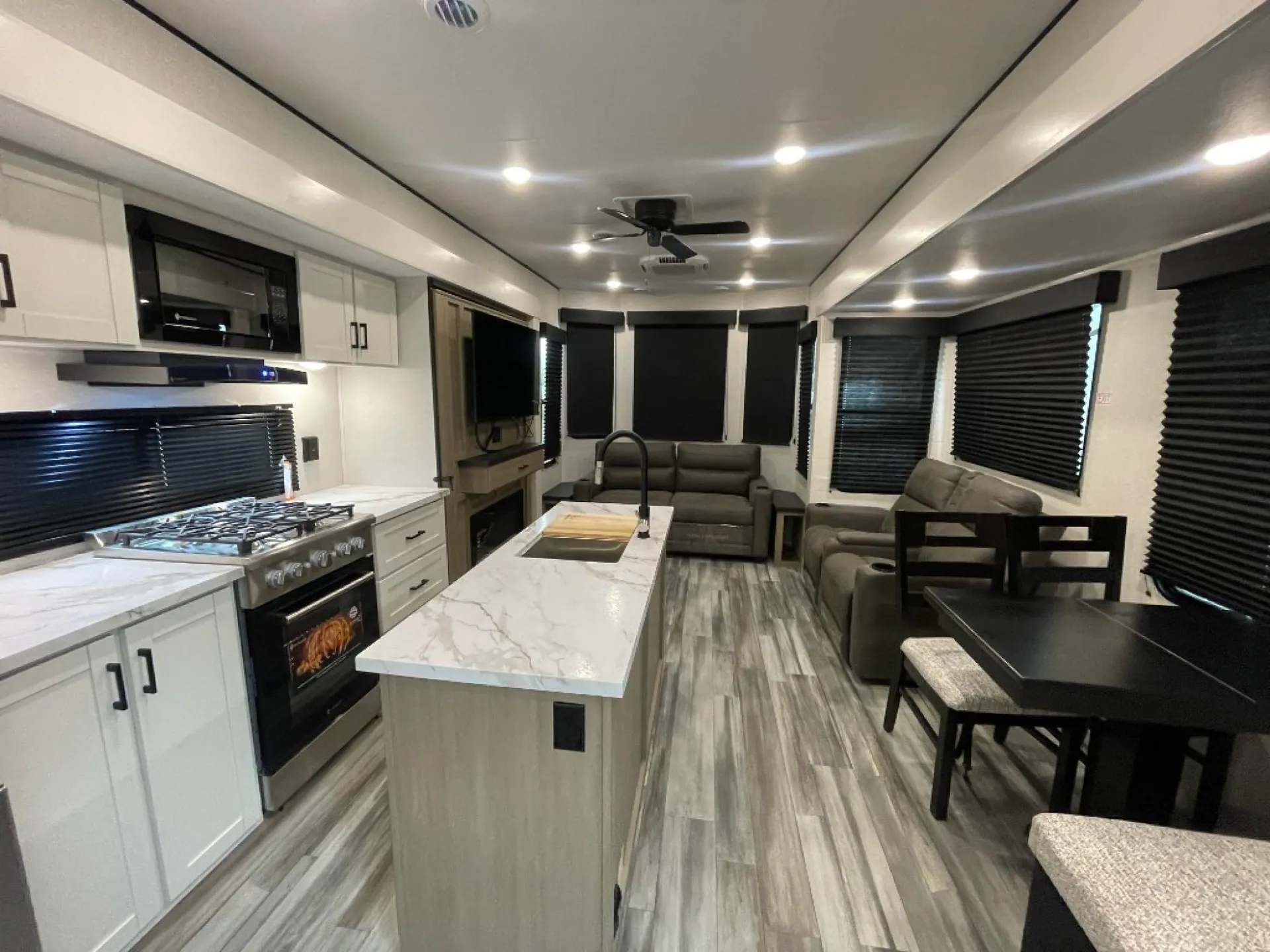 2026 Jayco Jay Flight Bungalow 401FLTS DS - Photo 4