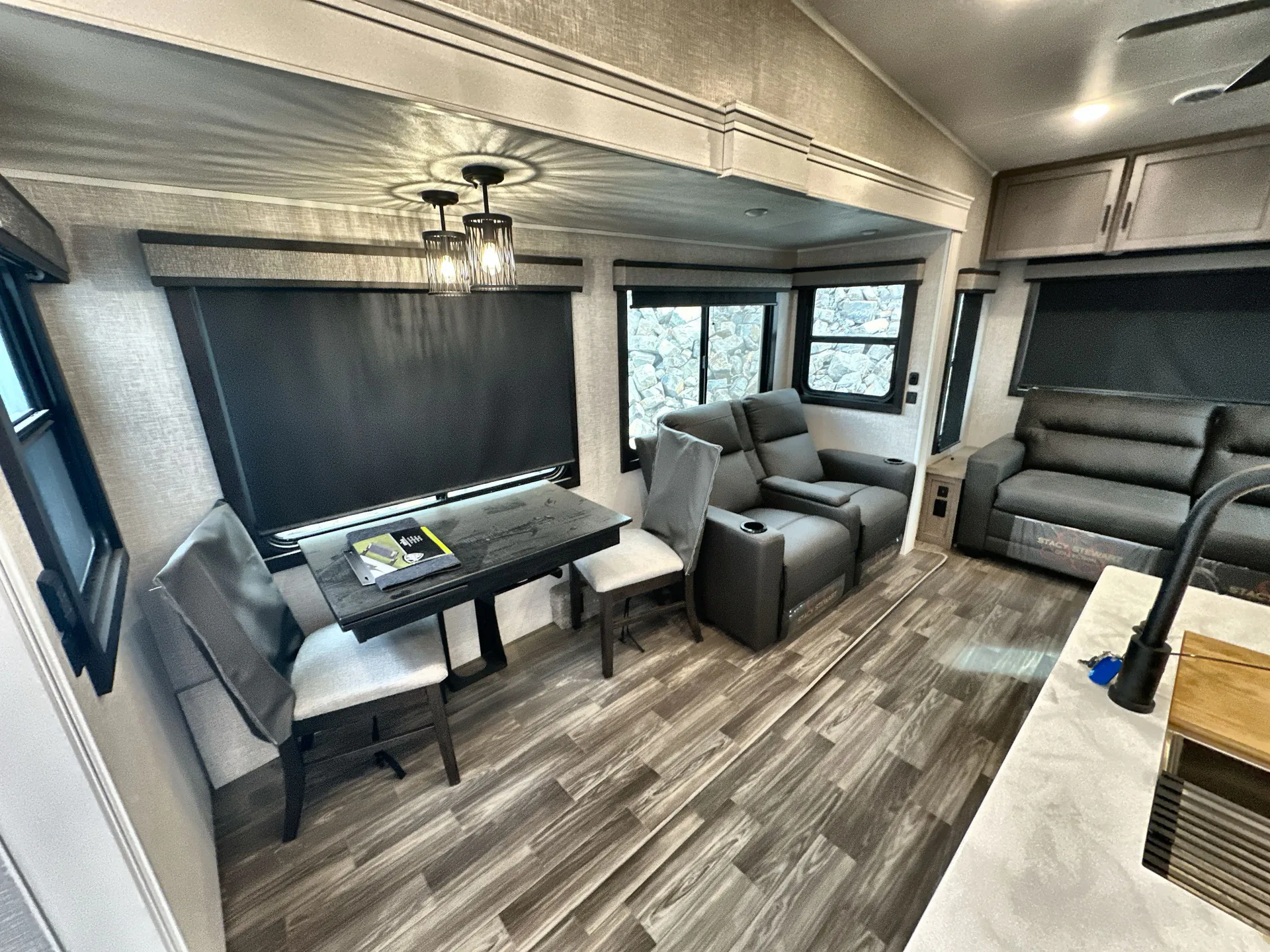 2024 Jayco Eagle 370FBTS - Photo 4
