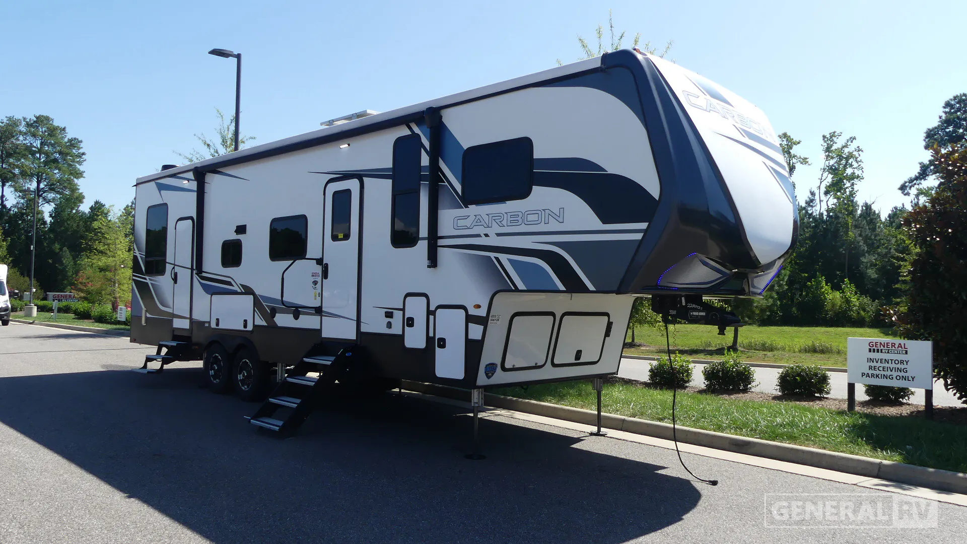 2022 Keystone Carbon 338 - Photo 2