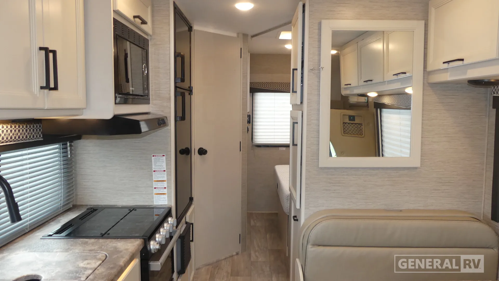 2023 Thor Motor Coach Chateau 22B - Photo 3