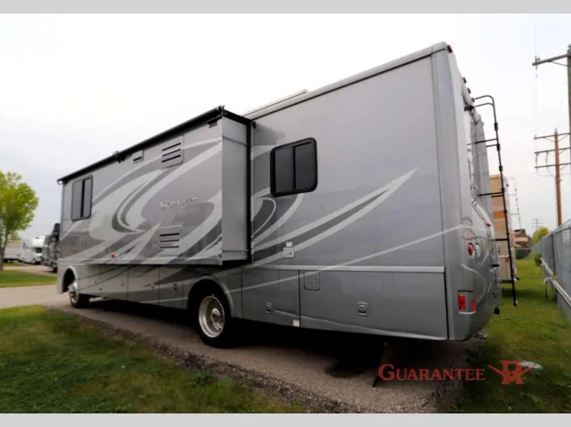 2016 Winnebago Sightseer 33C - Photo 4