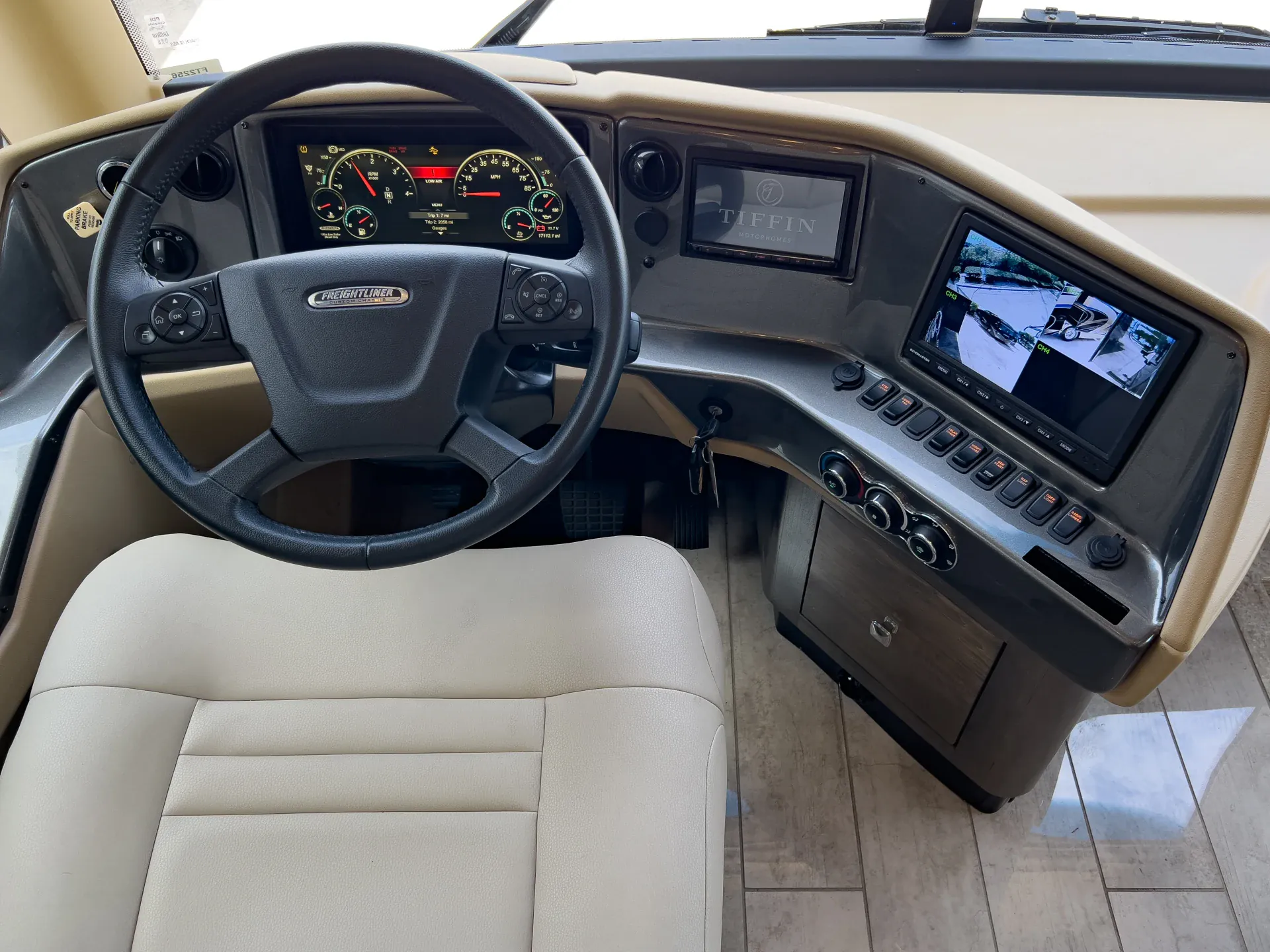 2022 Tiffin Phaeton 36 SH - Photo 3