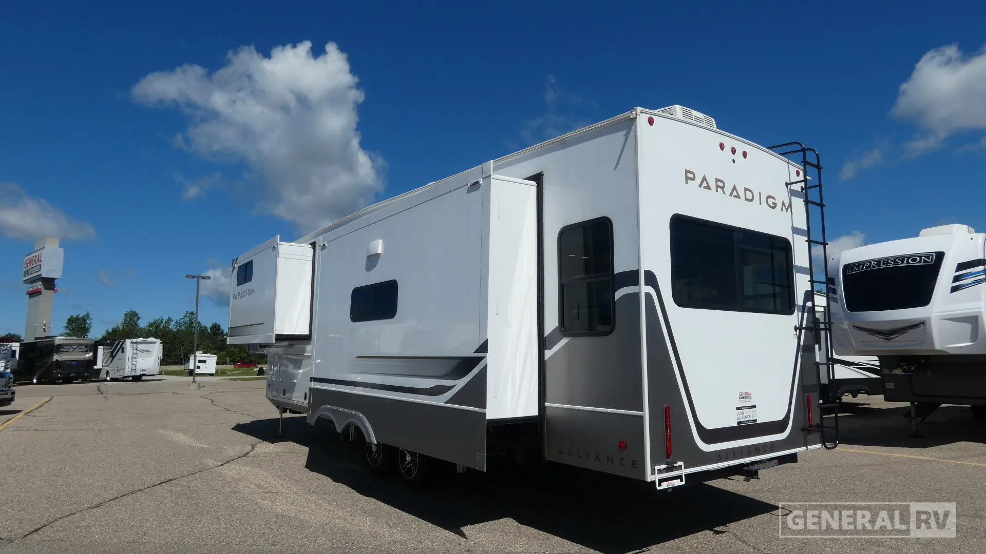 2025 Alliance RV Paradigm 340RL - Photo 4