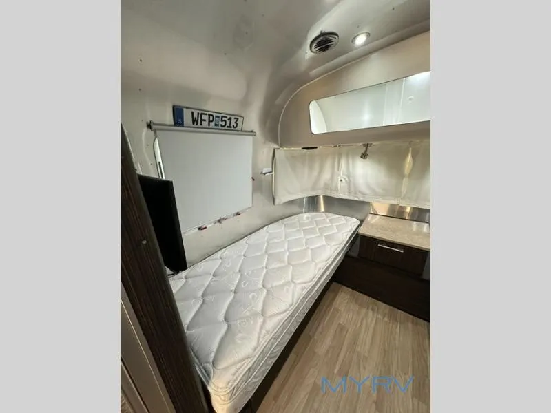 2018 Airstream International 25FB - Photo 4