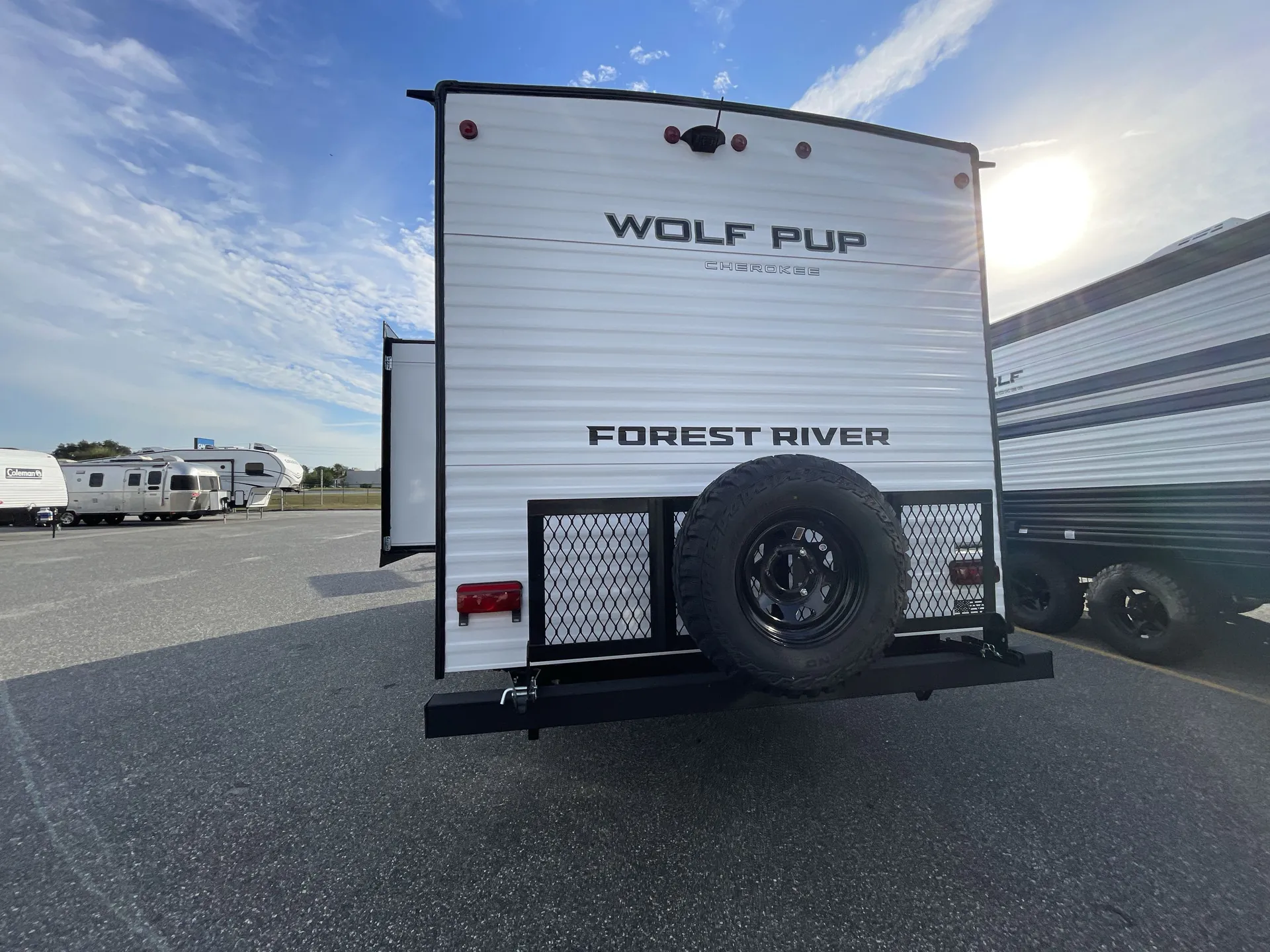 2027 Forest River Cherokee Wolf Pup 16FQW — off campside