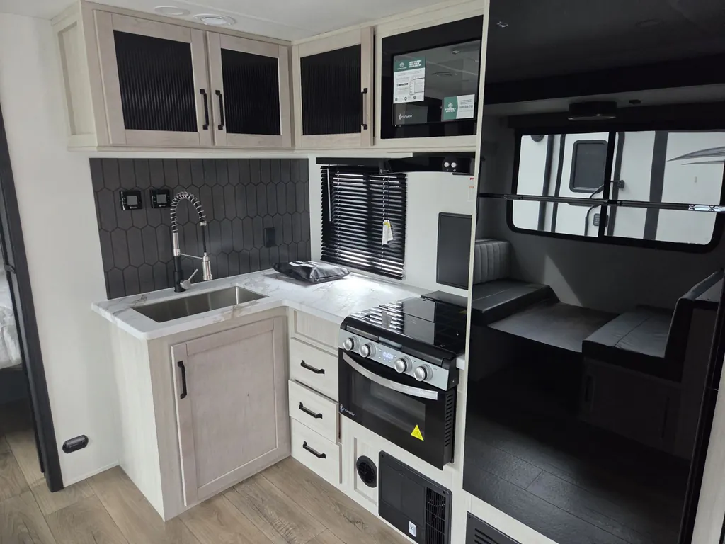 2027 Forest River Solaire 2580RBSS, Photos photo 22
