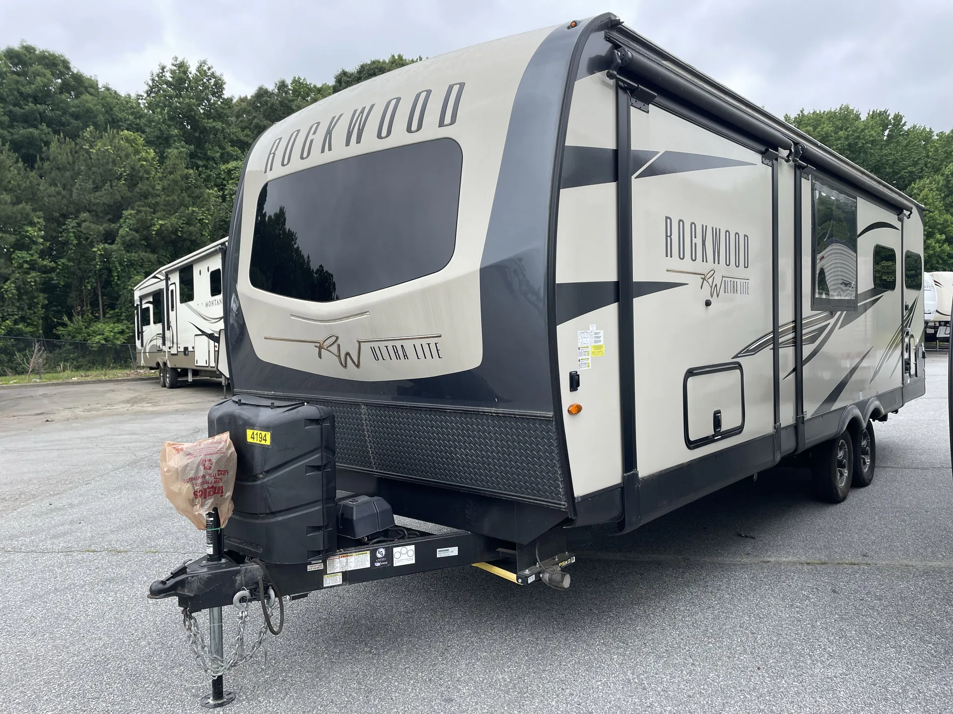 2022 Forest River Rockwood Ultra Lite 2614BS — off campside