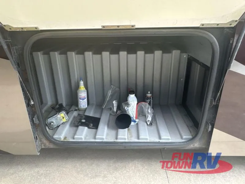 2008 Winnebago Journey 39Z - Photo 3