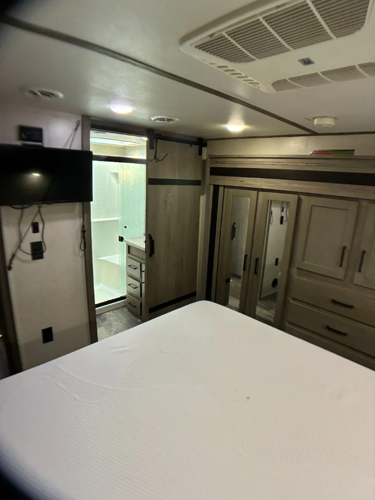 2021 Keystone Raptor 413, Photos photo 11