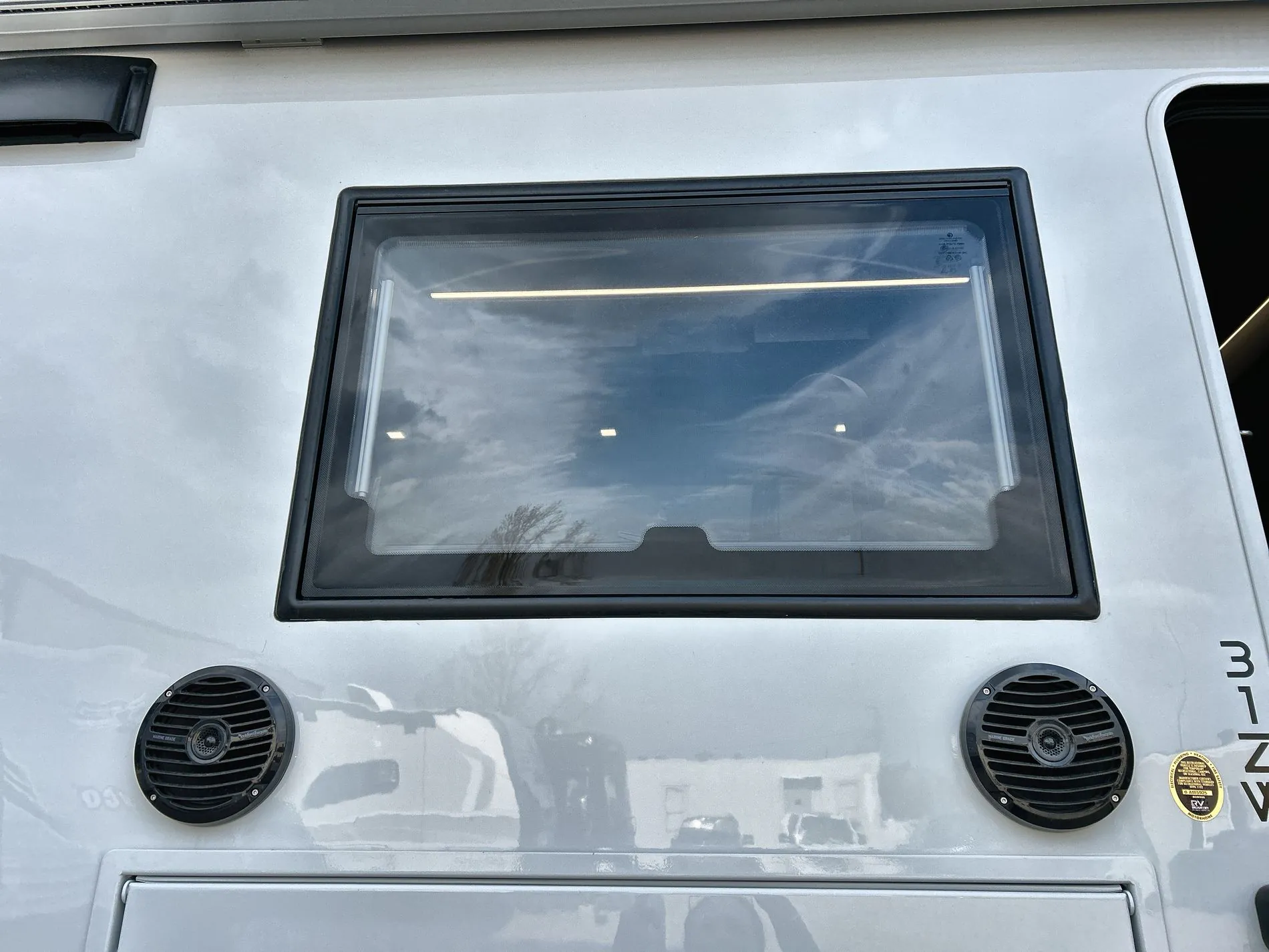 2026 Grand Design LINEAGE 31ZW - Photo 4