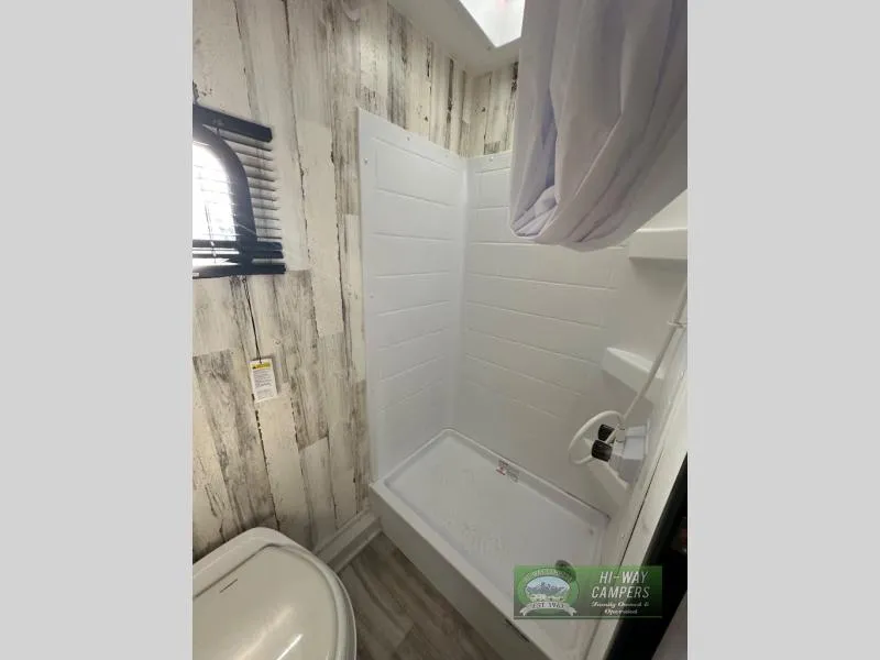 2025 Travel Lite Rove XL 17FQ - Photo 3