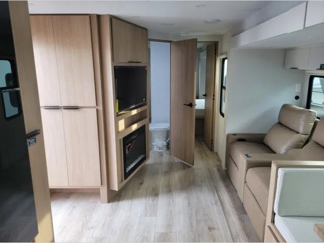 2026 Winnebago Thrive 26FKD - Photo 4