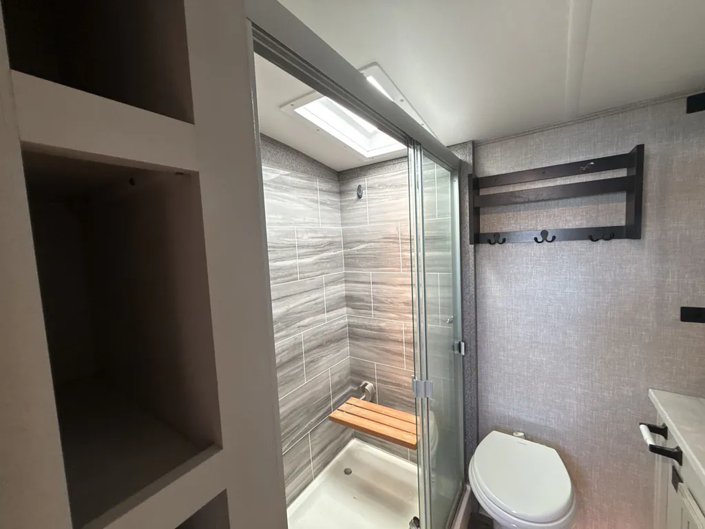 2022 Jayco North Point 380RKGS, Photos photo 15