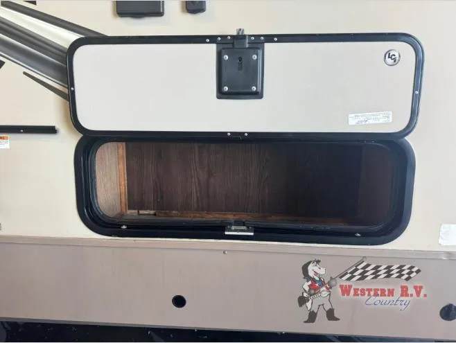 2019 Forest River Rockwood Windjammer 3029V - Photo 3