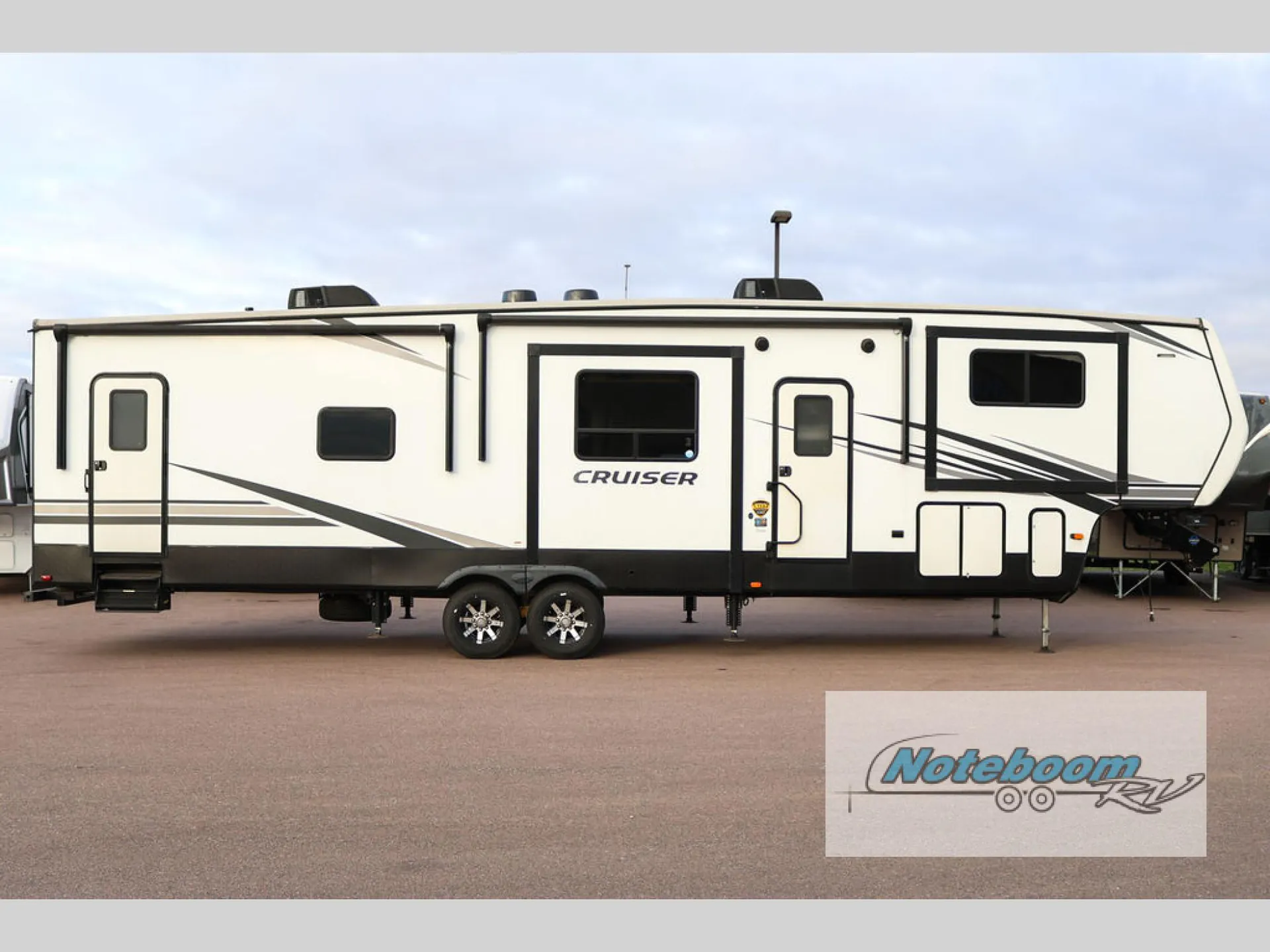 2021 CrossRoads Cruiser 3841FL - Photo 2