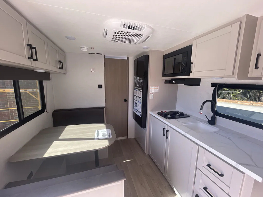 2027 Jayco Jay Flight 175FQ, Photos photo 2