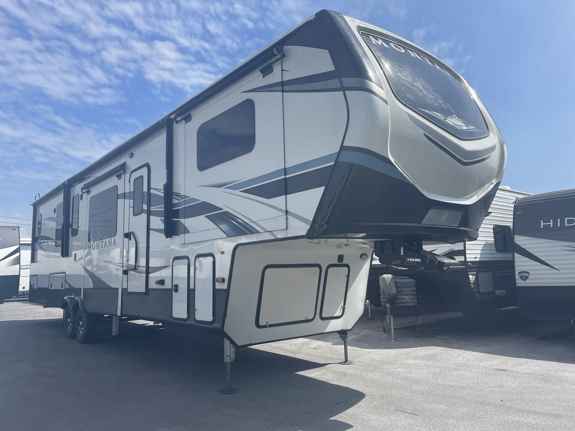 2021 Keystone Montana 3763BP - Photo 2