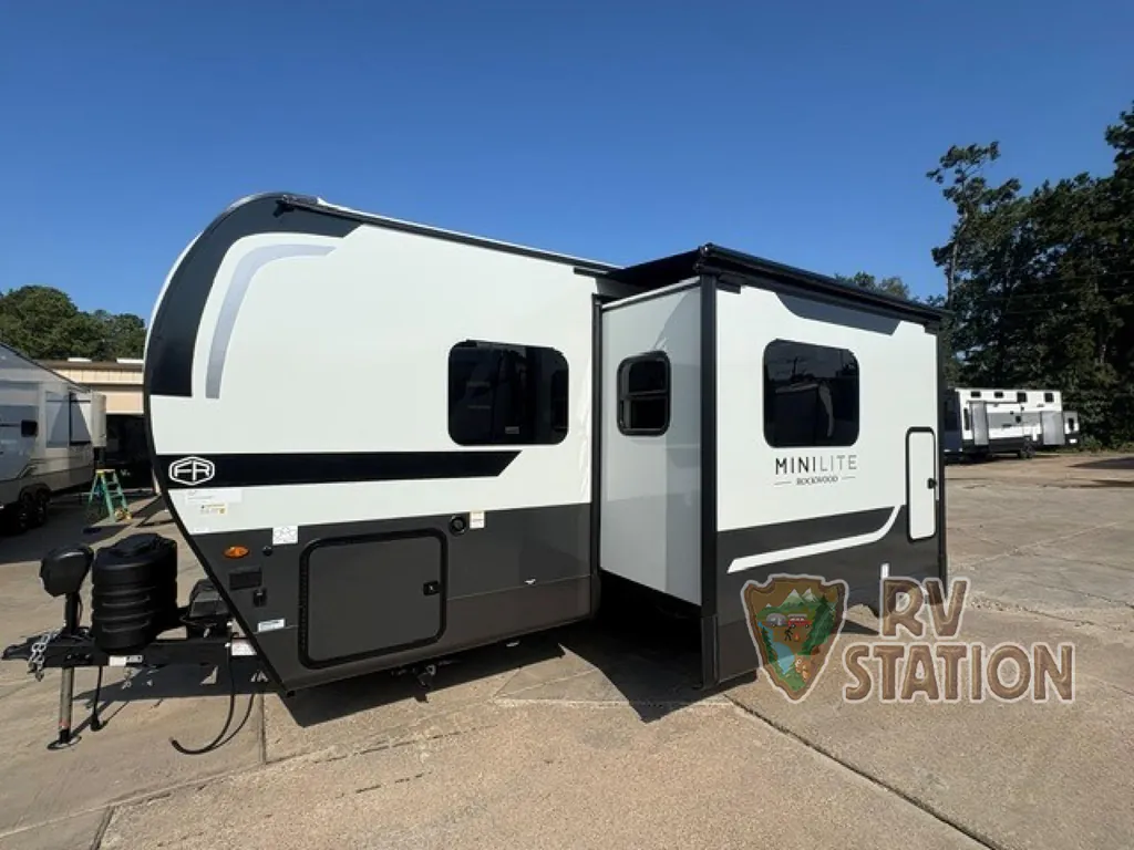 2027 Forest River Rockwood Mini Lite 2213S, Photos photo 2