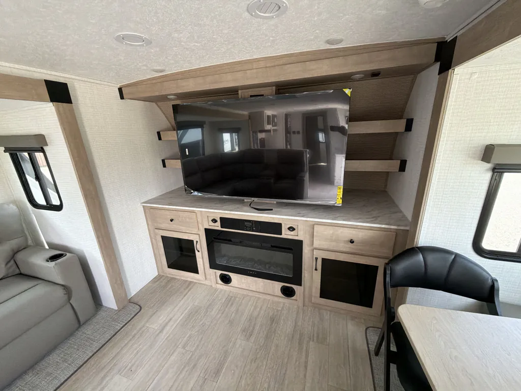 2025 Forest River Solaire 3300FLBS, Photos photo 12