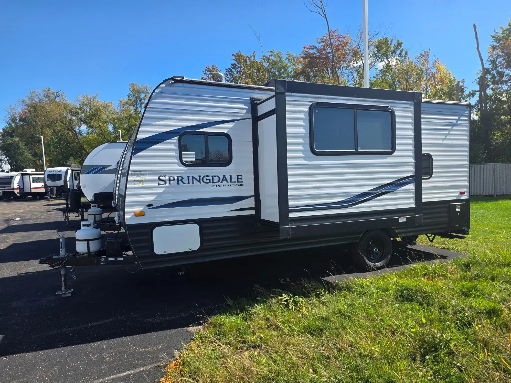 2021 Keystone Springdale Mini 1760BH - Photo 4