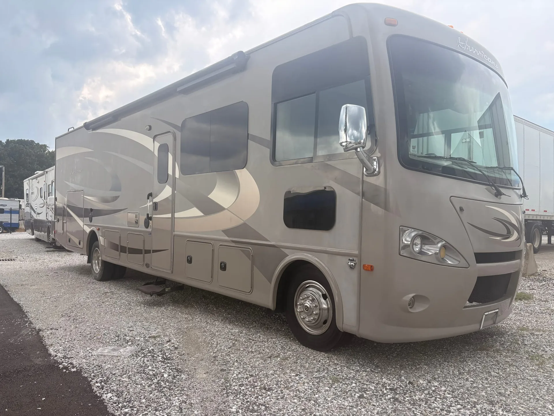 2016 Thor Motor Coach Hurricane 34J - Photo 2