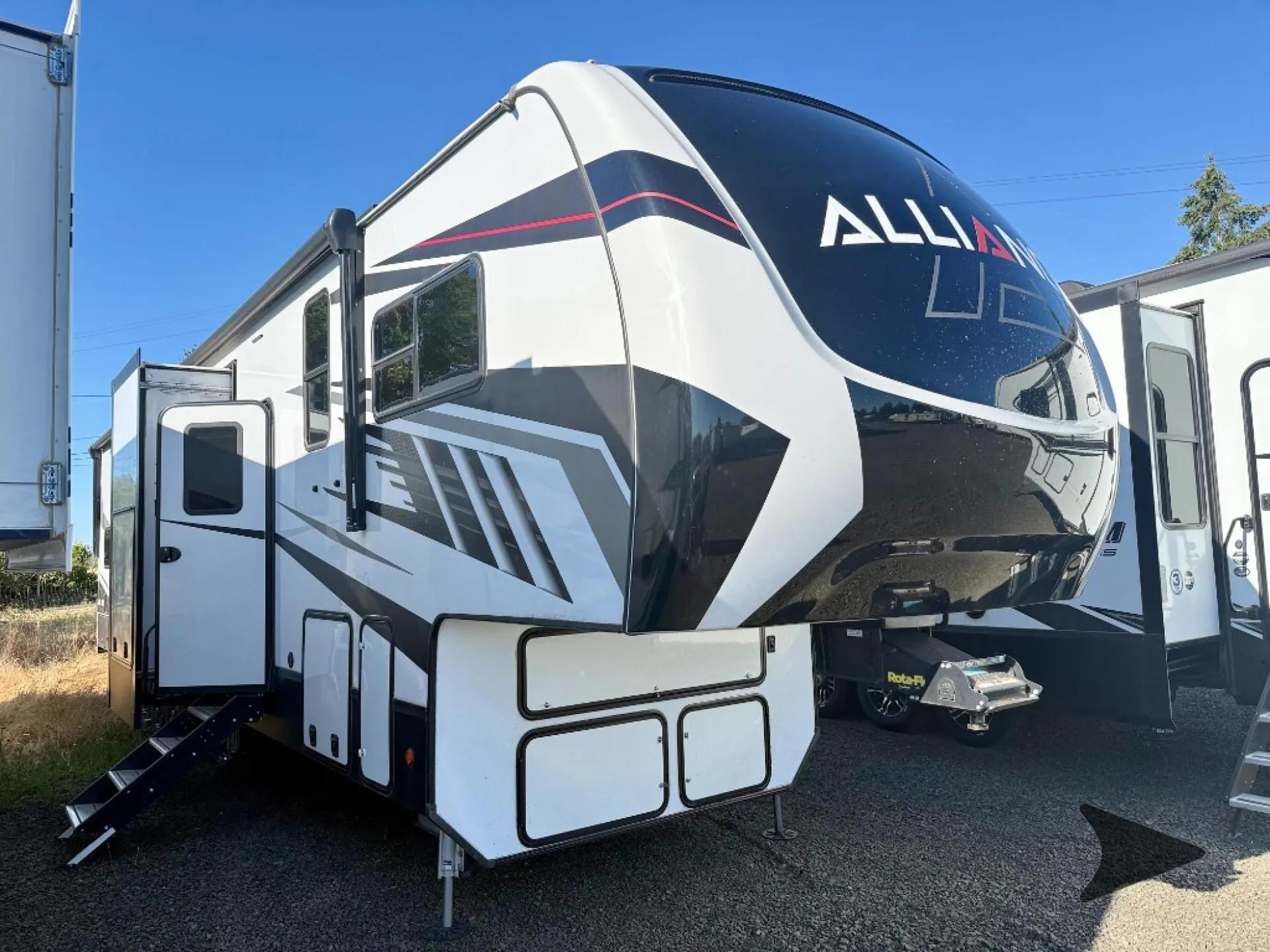 2021 Alliance RV Valor 40V13 - Photo 2