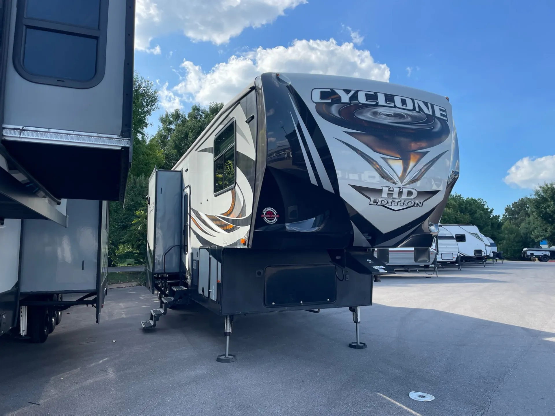 2017 Heartland Cyclone 4250 - Photo 2