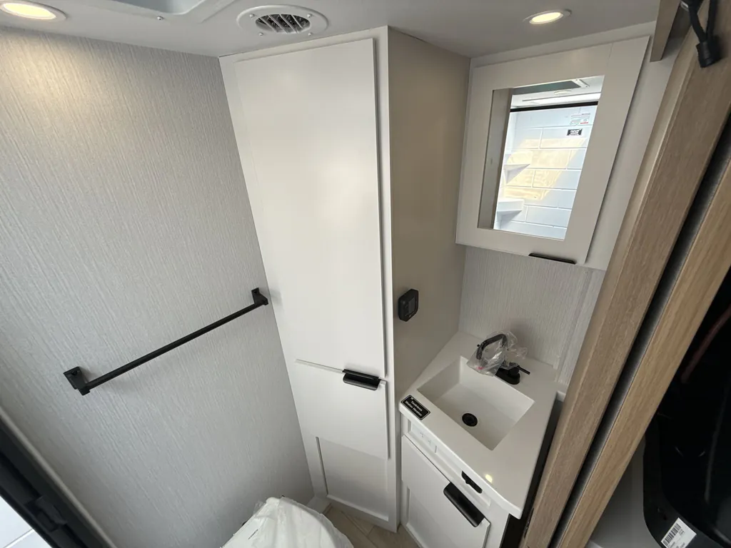 2027 Winnebago Micro Minnie 2108DS, Photos photo 17
