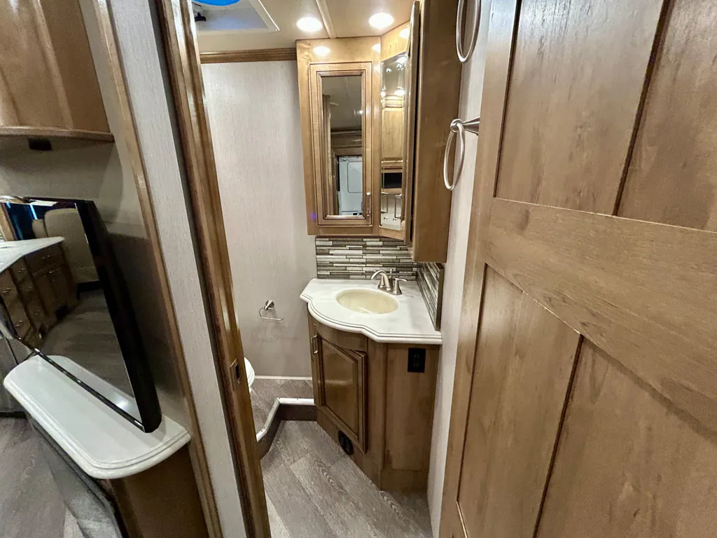 2020 Fleetwood Pace Arrow LXE 38K, Photos photo 22