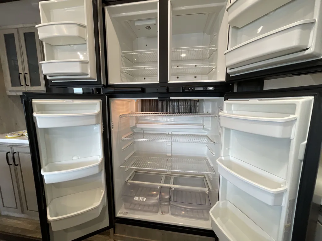 2023 Keystone Avalanche 390DS, Photos photo 9