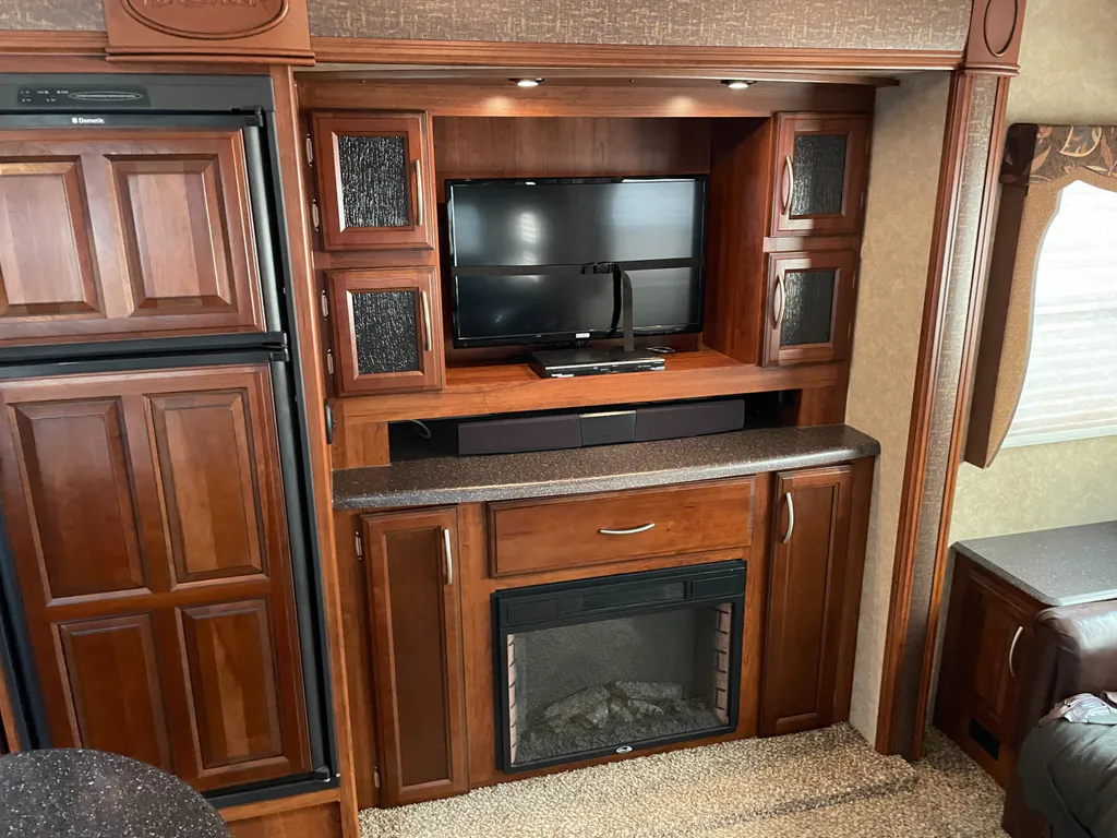2014 Prime Time Crusader 295RST, Photos photo 10